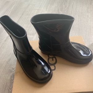 Beautiful water boots UGG for girls